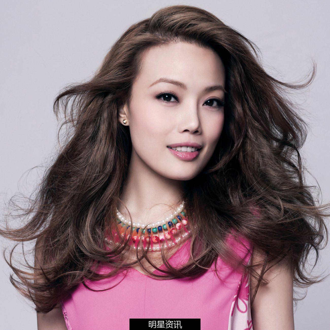 容祖儿长型脸的宝宝看上去端庄显得理性,长脸顾名思义就是脸型比较