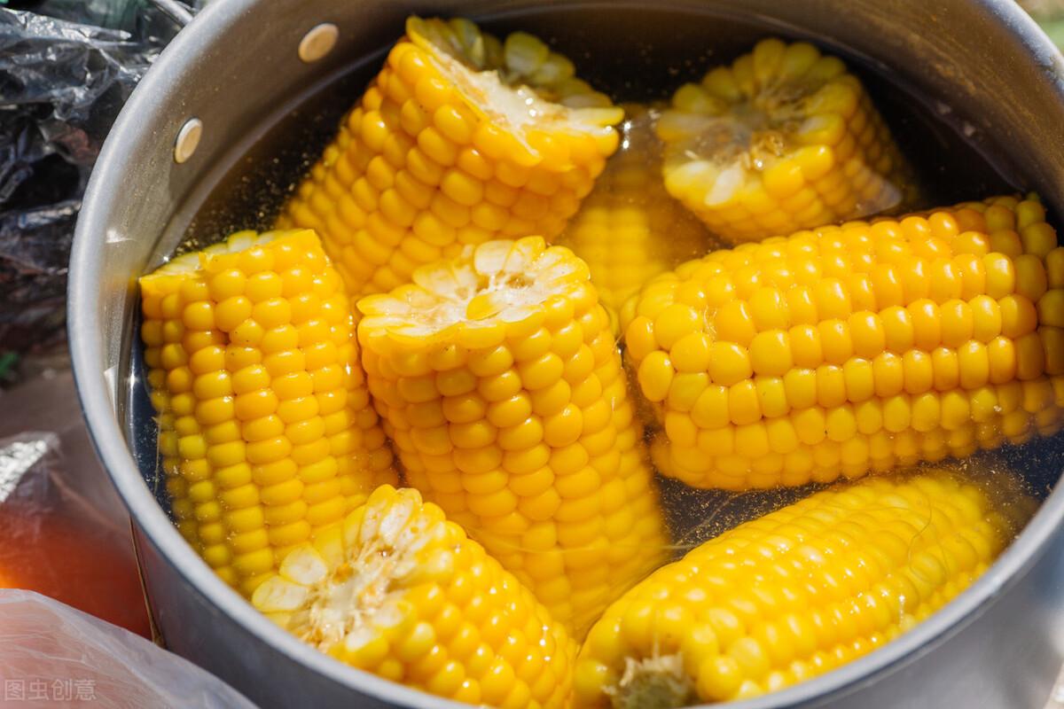 玉米煮多久会熟？煮15-20分钟最佳，软糯香甜