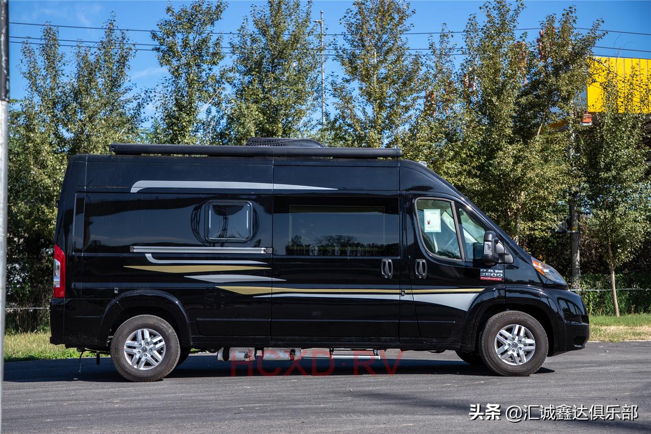 道奇公羊b型房车来啦,怎么样,酷不酷,有没有被迷倒?反正小汇