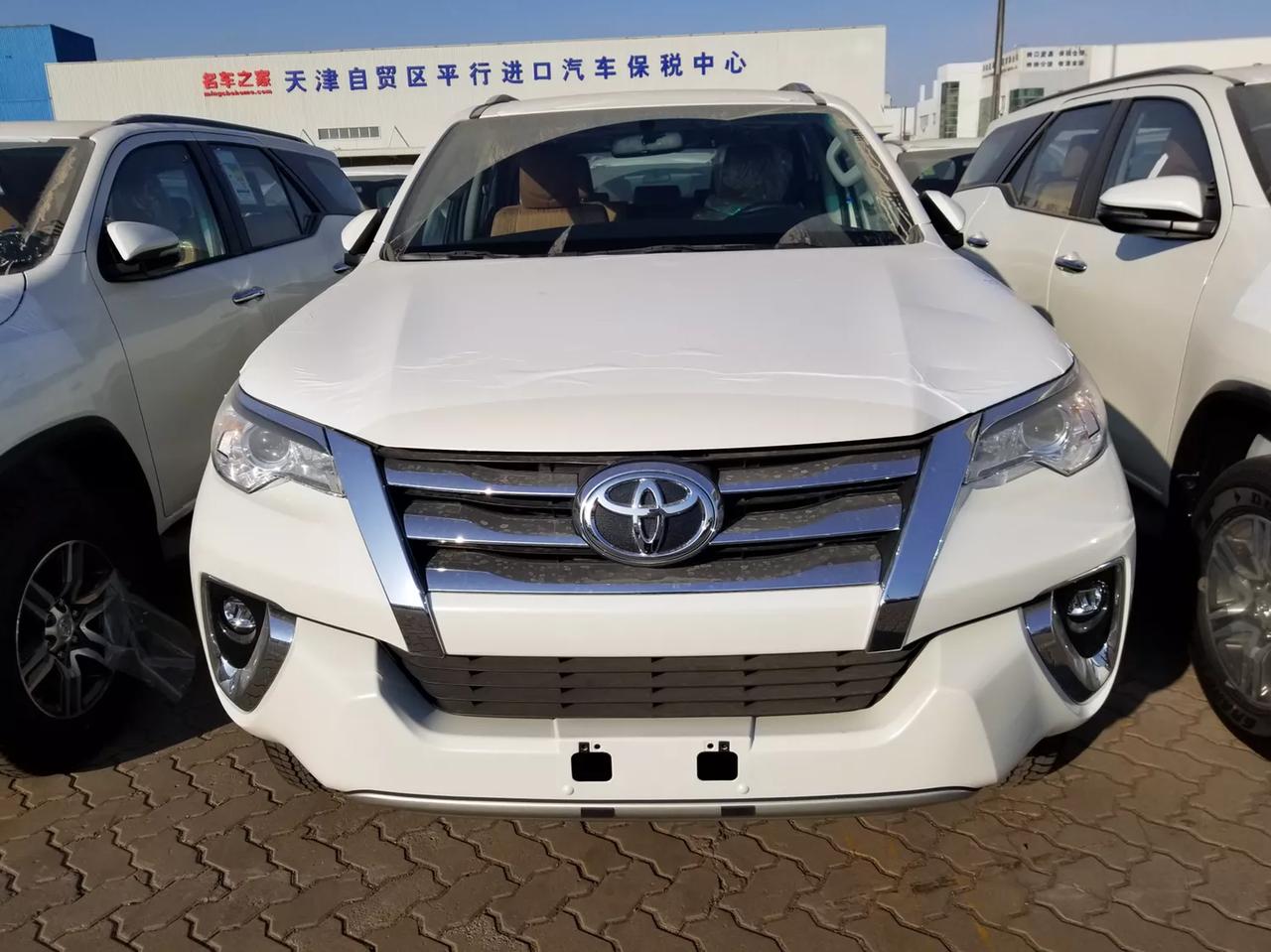 大改款的丰田小霸道18款到港了配置更强大