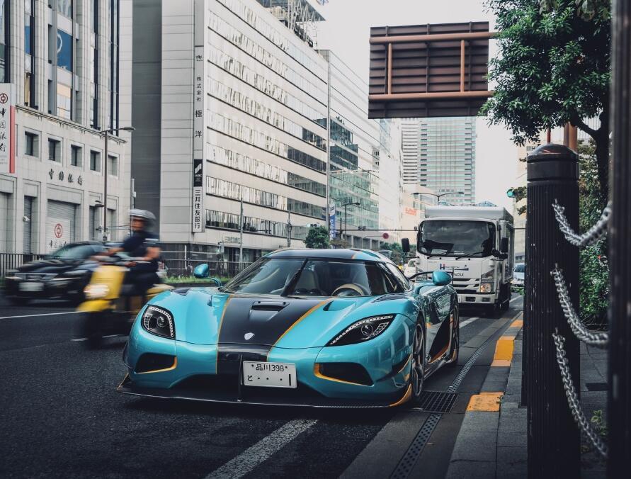 日本街拍:柯尼塞格 agera rsr,天际蓝 赛车拉花,真