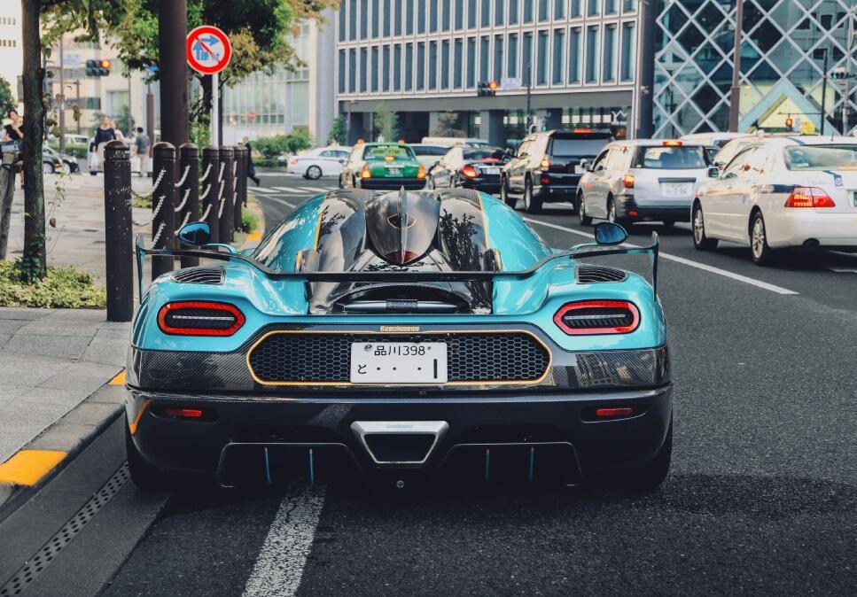 日本街拍:柯尼塞格 agera rsr,天际蓝 赛车拉花,真