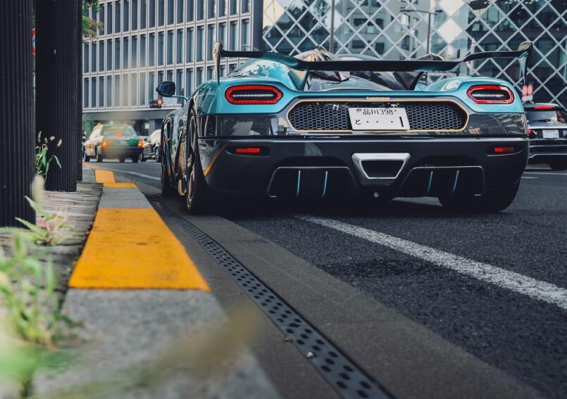 日本街拍:柯尼塞格 agera rsr,天际蓝 赛车拉花,真