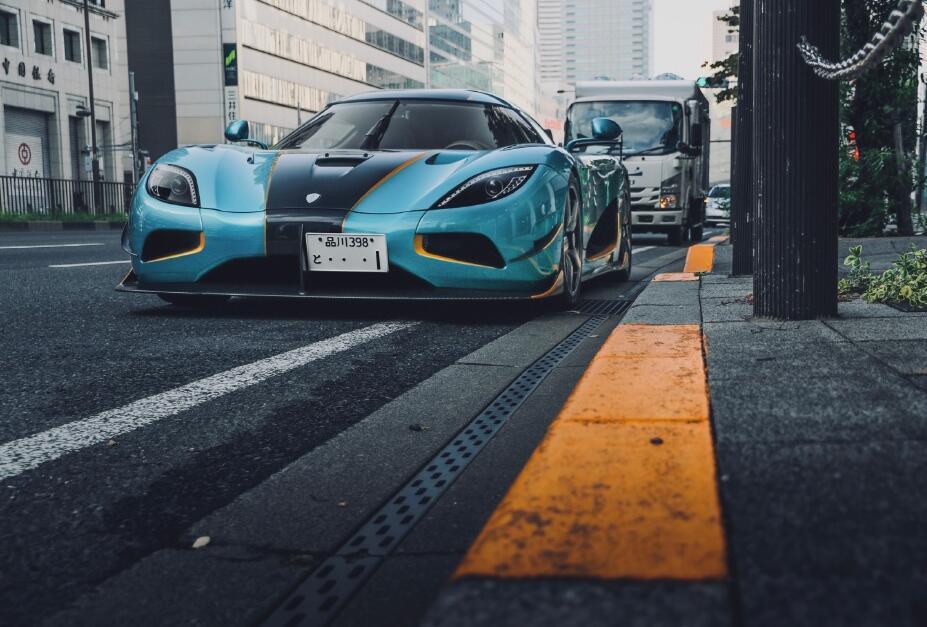 日本街拍:柯尼塞格 agera rsr,天际蓝 赛车拉花,真