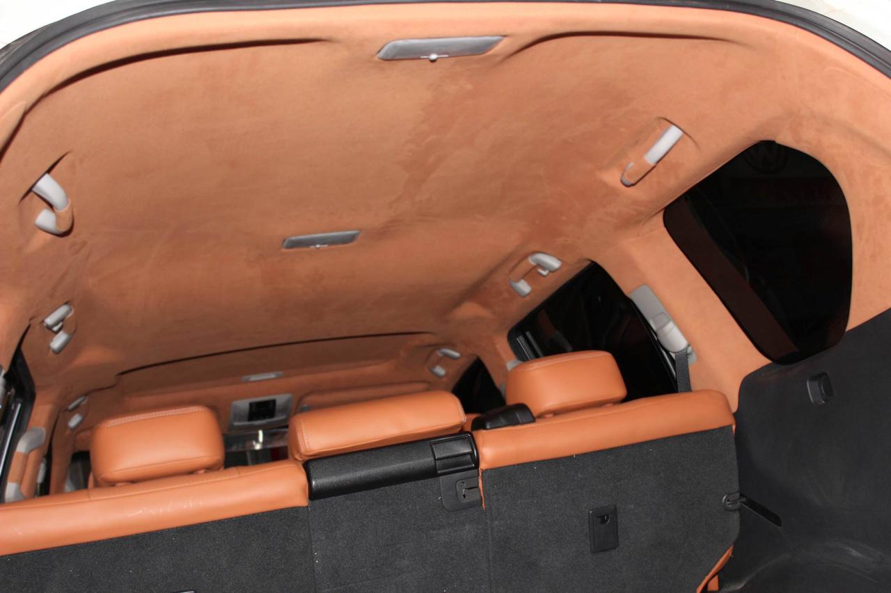 丰田霸道内饰改装鹿皮顶真皮座椅电动沙发床