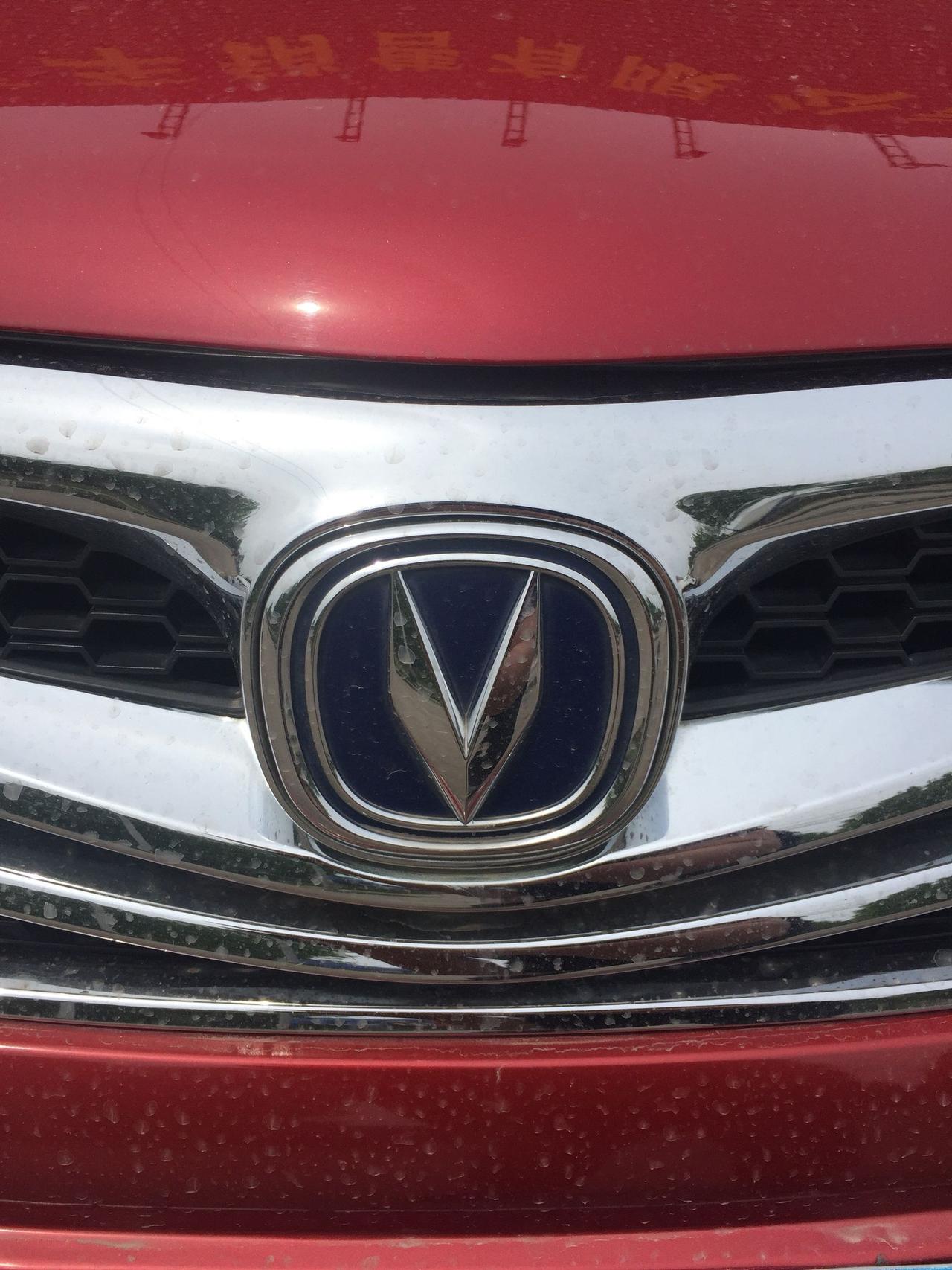 长安逸动前头的大车标,配上中网亮条设计,完美_逸动车友圈_懂车帝