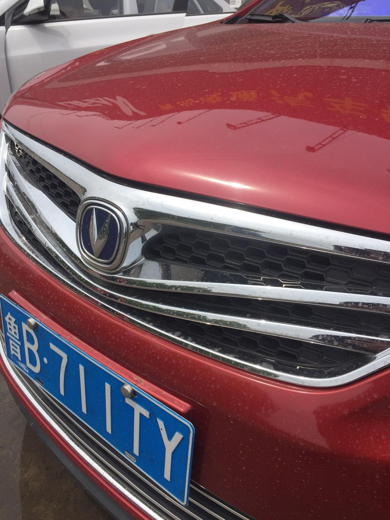 长安逸动前头的大车标,配上中网亮条设计,完美_逸动车友圈_懂车帝