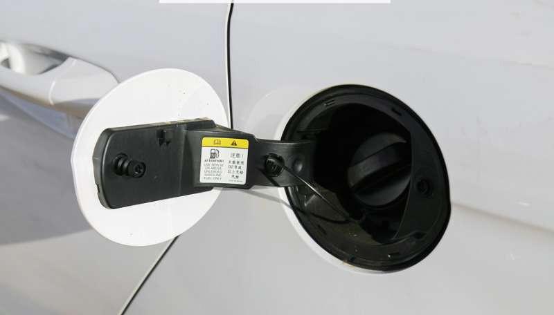 福特福睿斯车上锁后油箱盖能打开吗