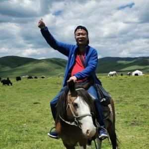 在平原的田野里
