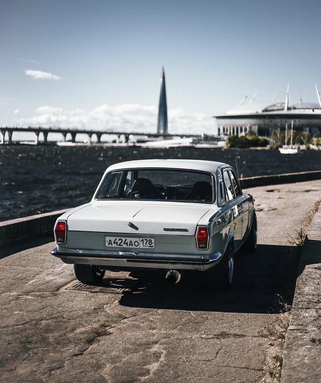 战斗民族俄罗斯力量伏尔加轿车俄式气息十足小编有幸1996年驾驶过一年