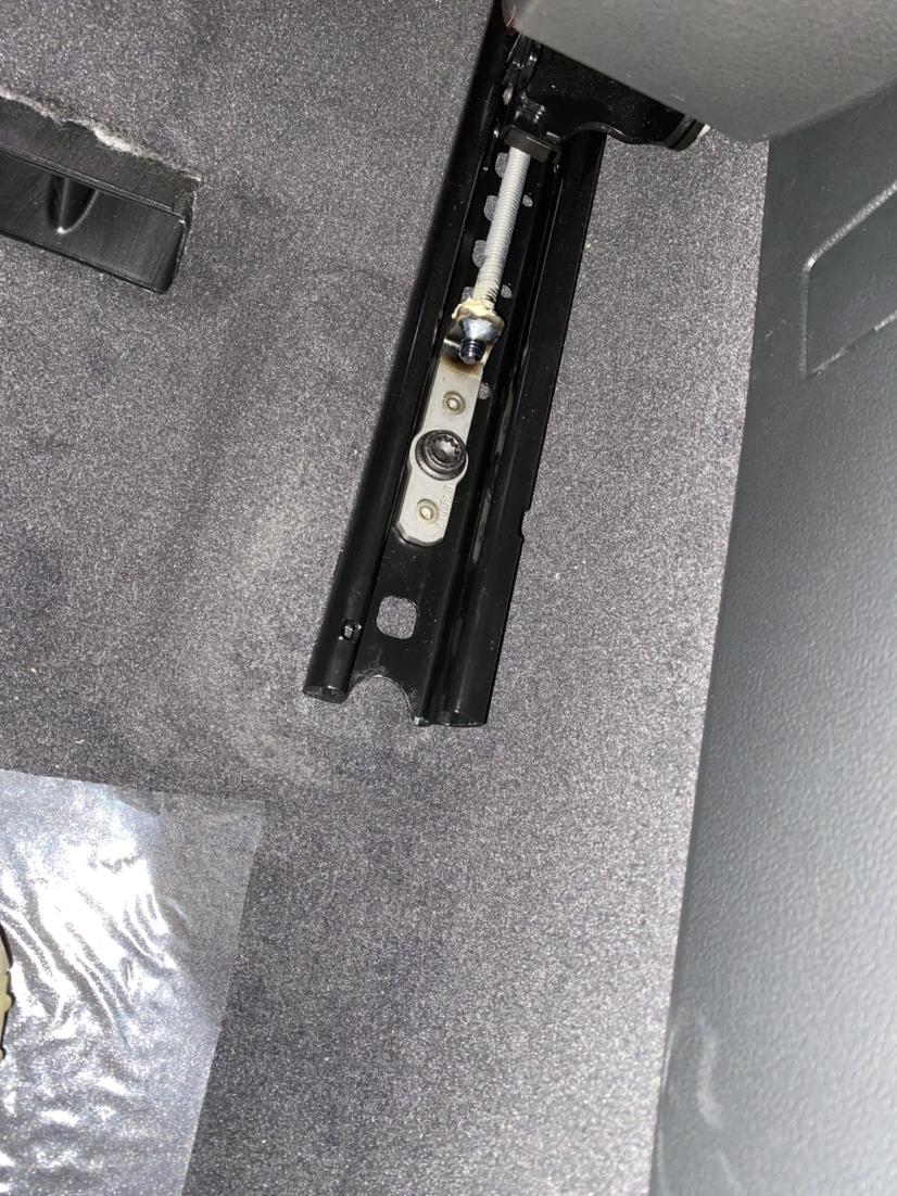 奥迪座椅滑轨堵头坏了有影响吗