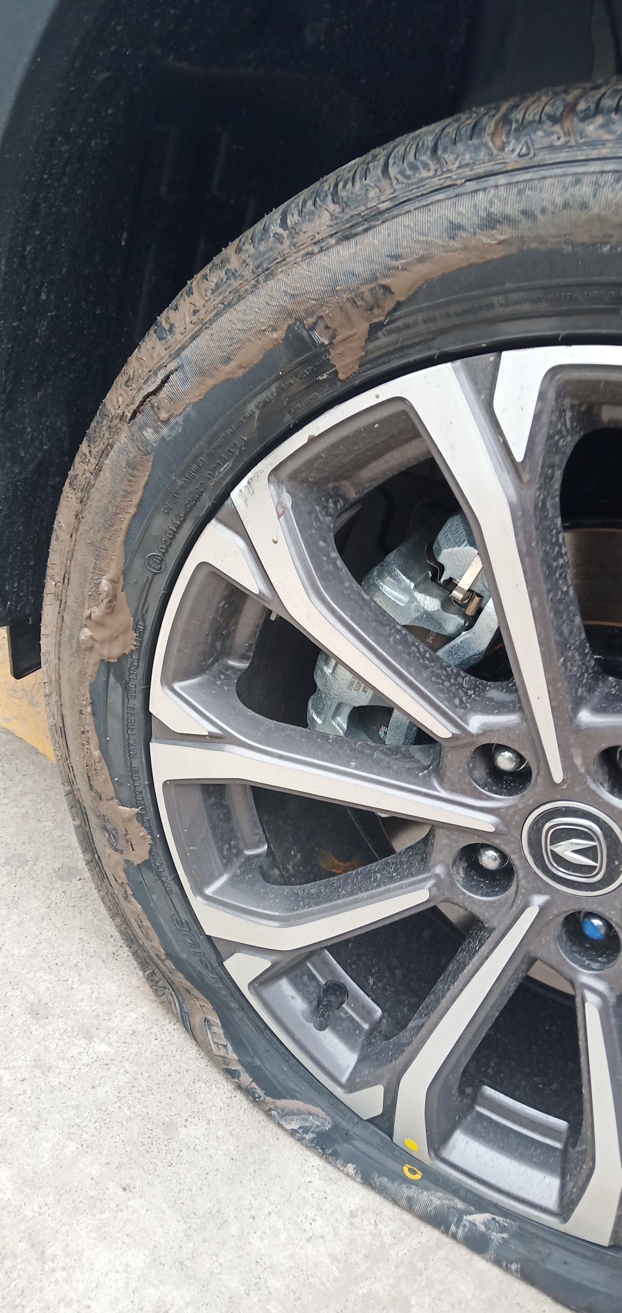 新车四天轮胎爆了_长安cs75 plus车友圈_用户7421804172639_懂车帝