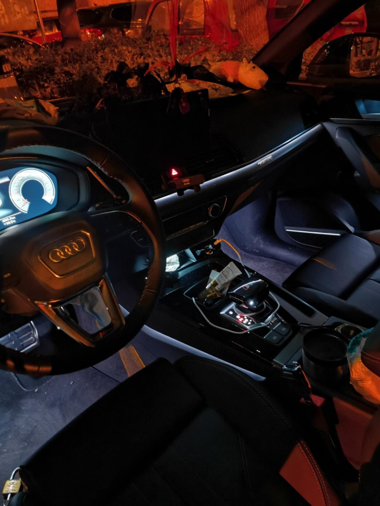 1200公里了,拍几张夜景_奥迪q5l车友圈_懂车帝