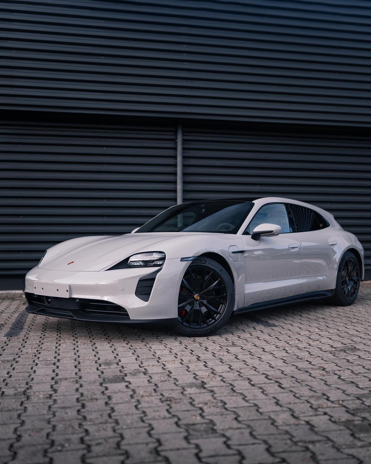 保时捷taycangts猎装