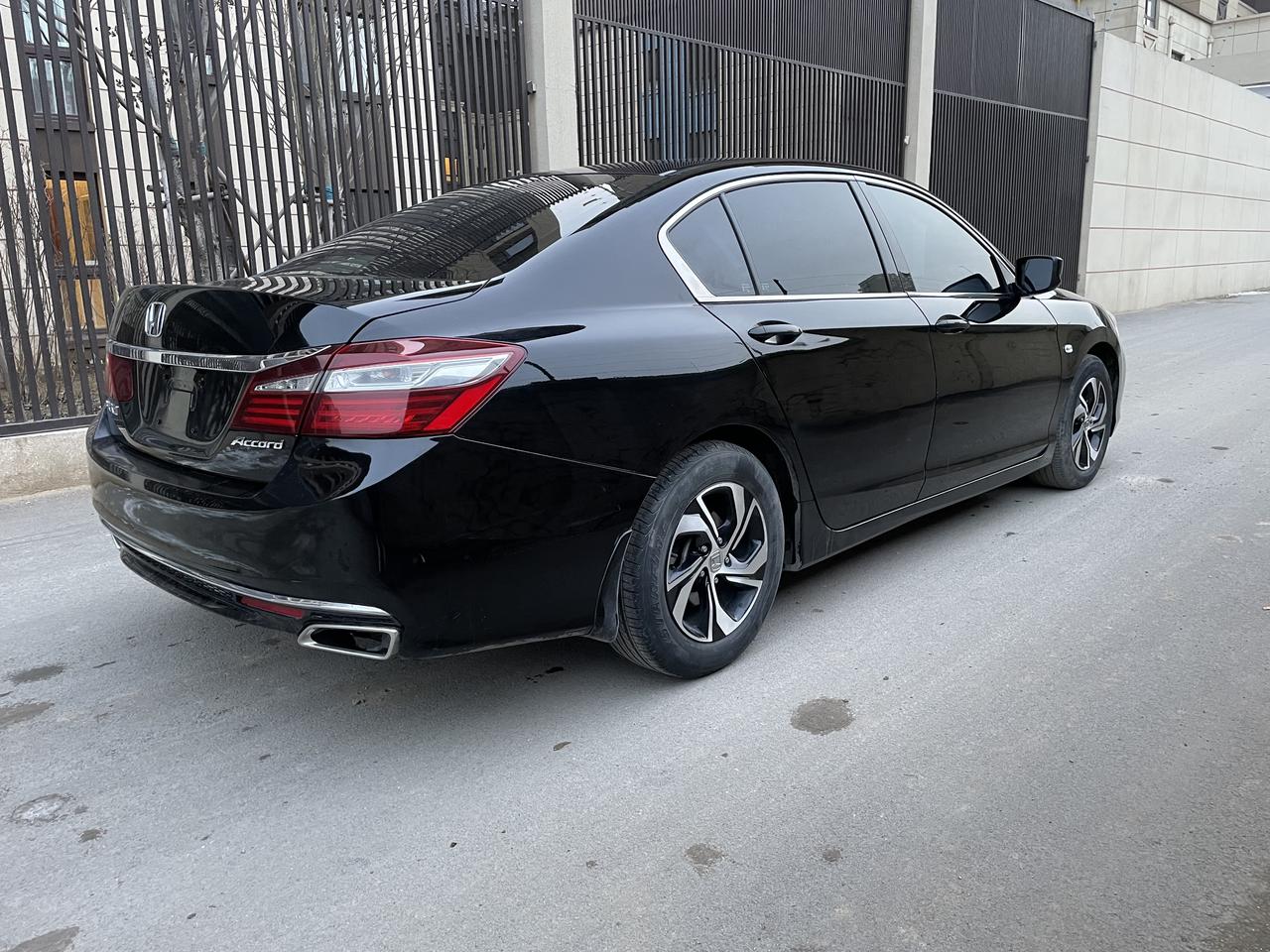 差一个月17年雅阁九代半,自动2.0,黑车黑内,个人一手,车