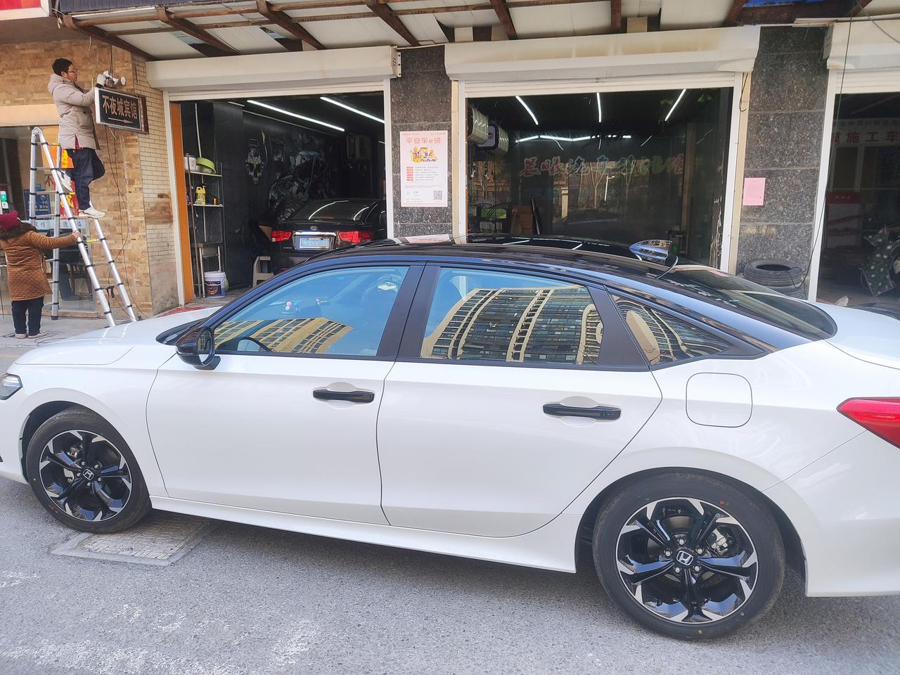 新思域的悬浮黑顶