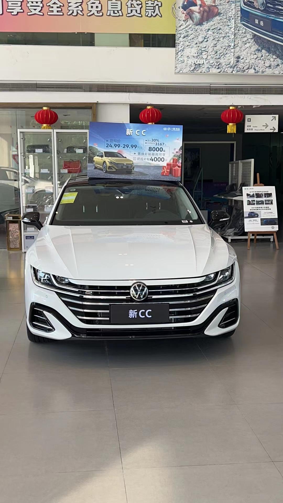 店里只有一台大众cc330炫目版星河灰,你会选吗?事情是这样