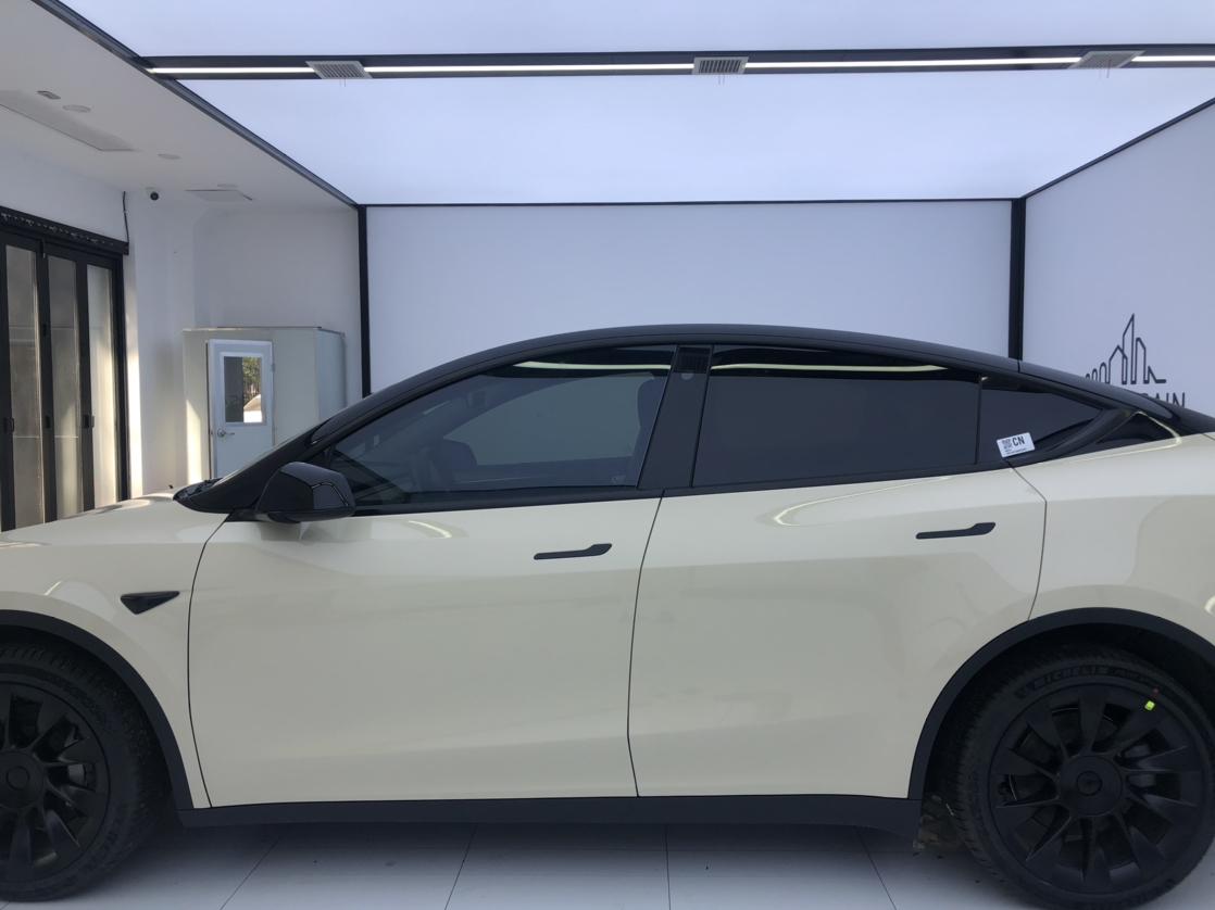 特斯拉modely撒哈拉黄悬浮车顶