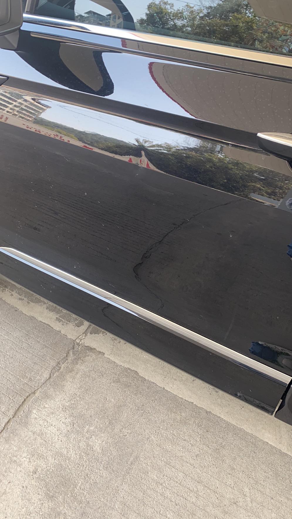 好惨车门不知道什么被撞了一个凹