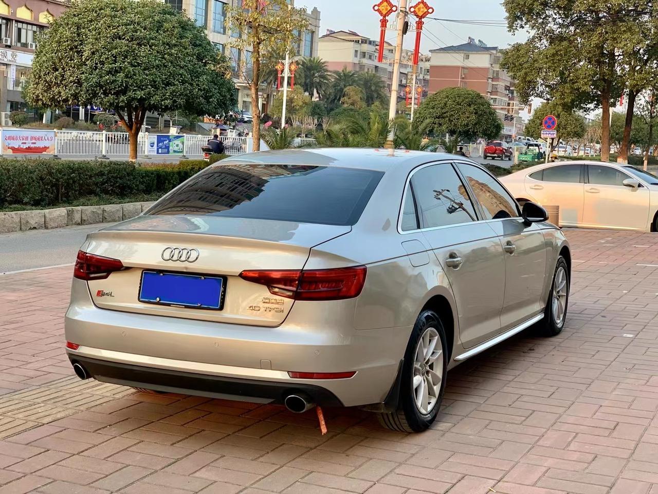 16年12月奥迪a4l进取指导价29.98w 17款香槟金