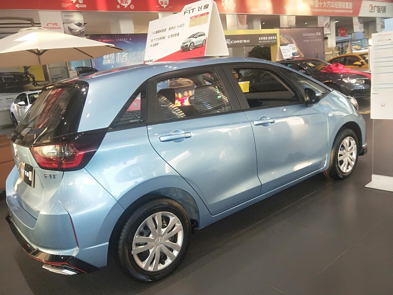 天际蓝飞度颜色如何