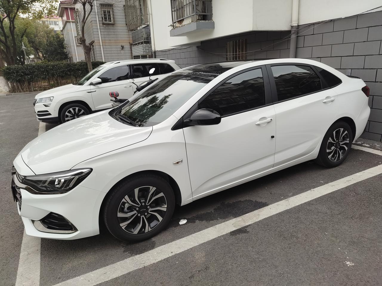 贴个黑顶挺好看的_科鲁泽车友圈_任大飞hahaha_懂车帝