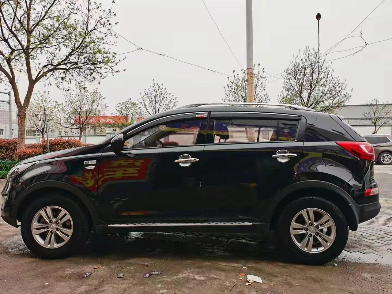 13年的起亚智跑 稀有的大气黑色 全车原版 车况精品 2.