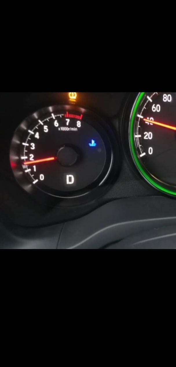 本田xrv刚启动工作时仪表盘上这个报警灯亮着要开会才消,请各