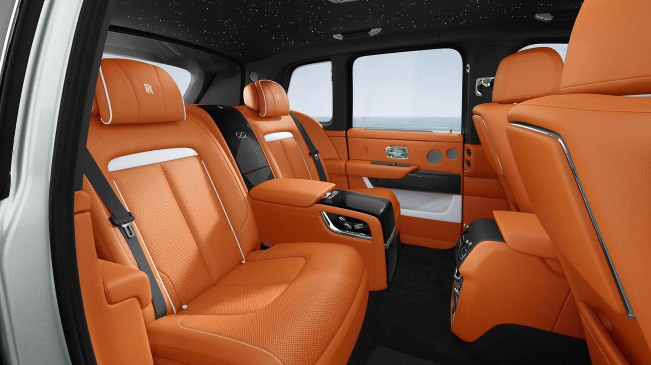 库里南bb版银色外观棕色内饰