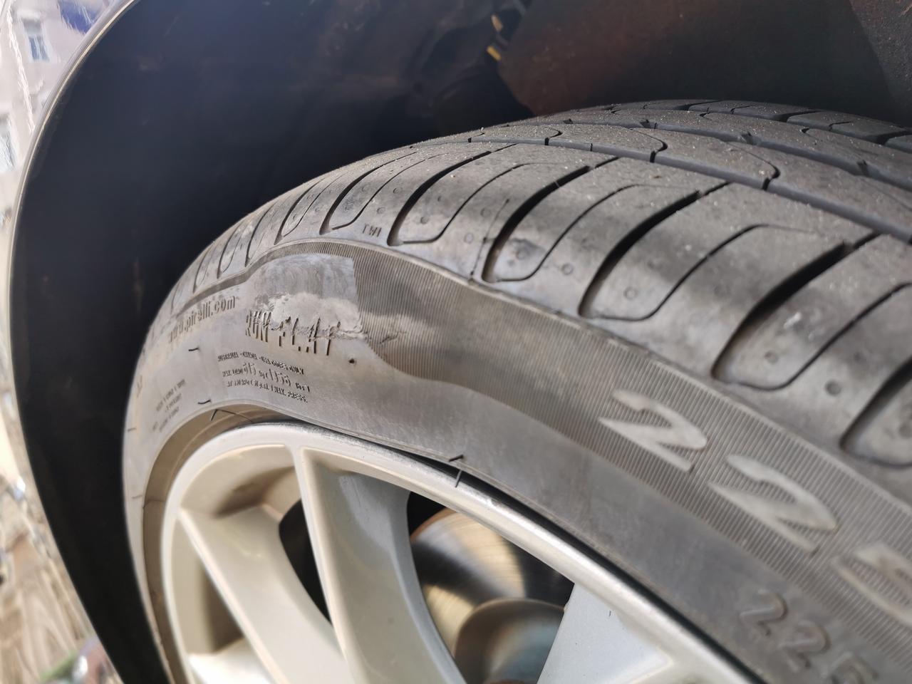 一条轮胎鼓包了,想换米其林ps4,可以_giulia车友圈_懂车帝