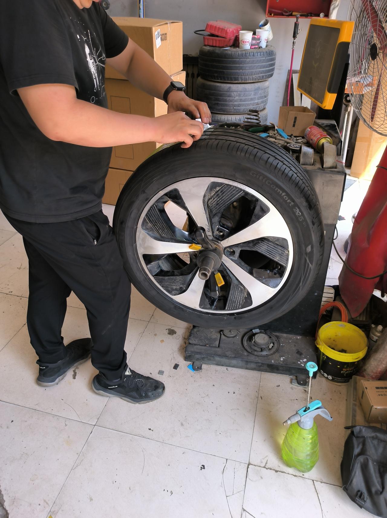 宋plus半夜爆胎_宋plus ev车友圈_宋灰灰是小电车_懂车帝