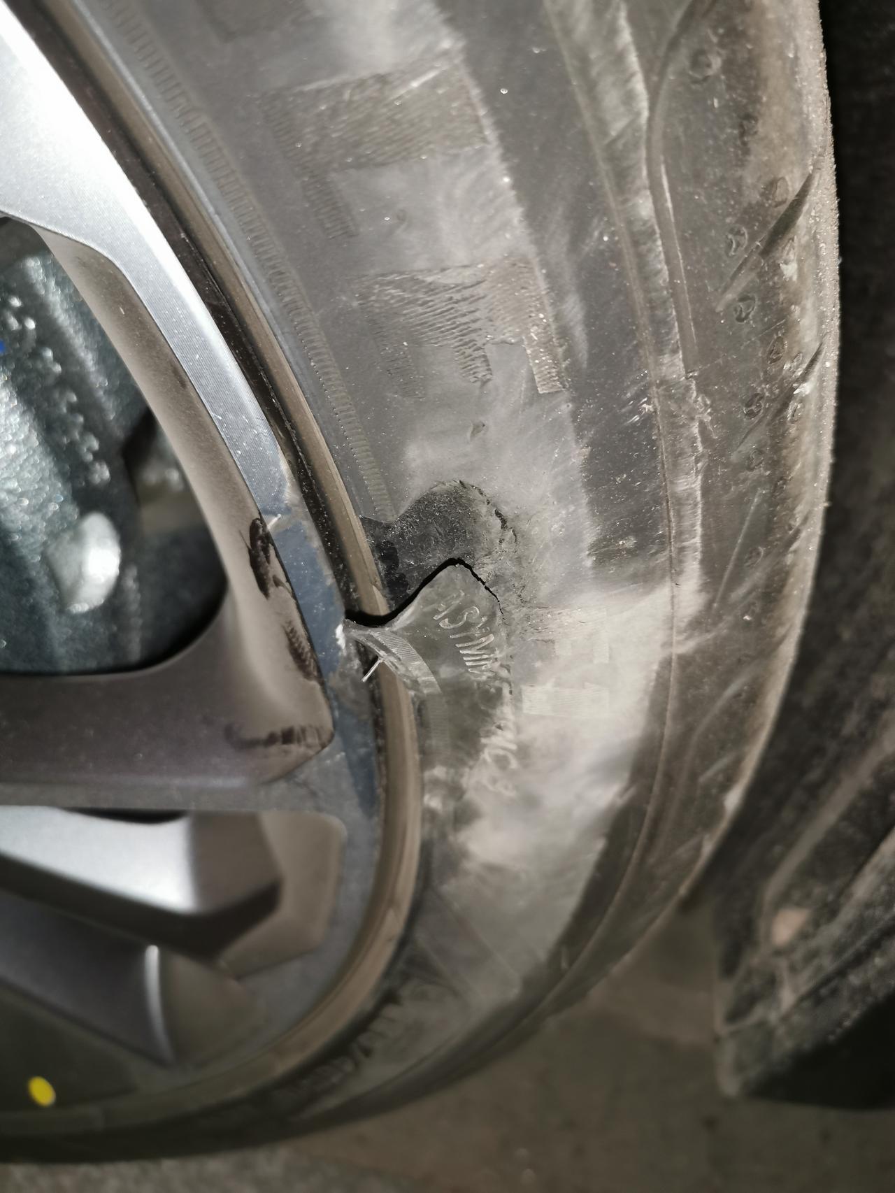 轮胎上台阶干烂了