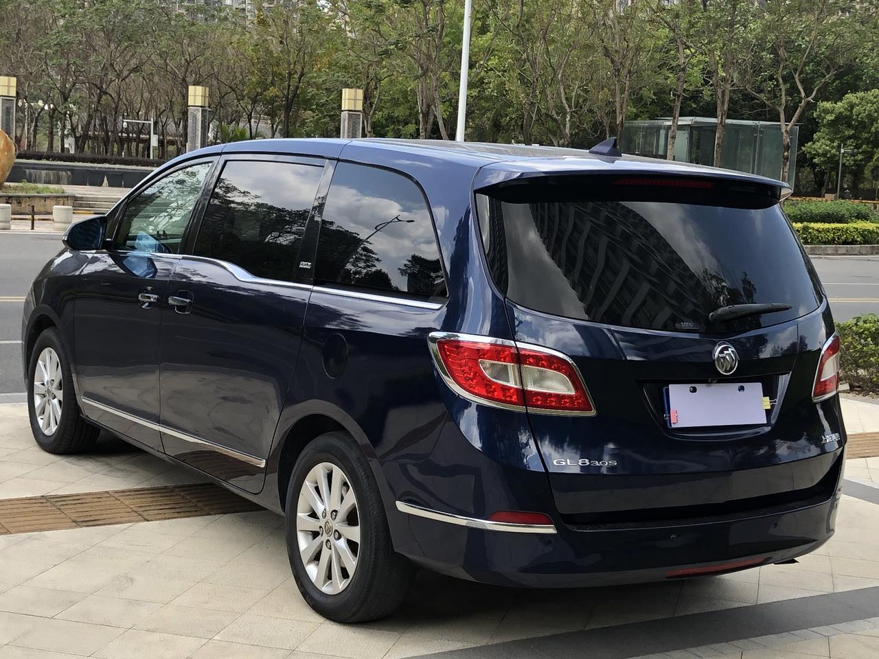 11年别克gl8胖头鱼