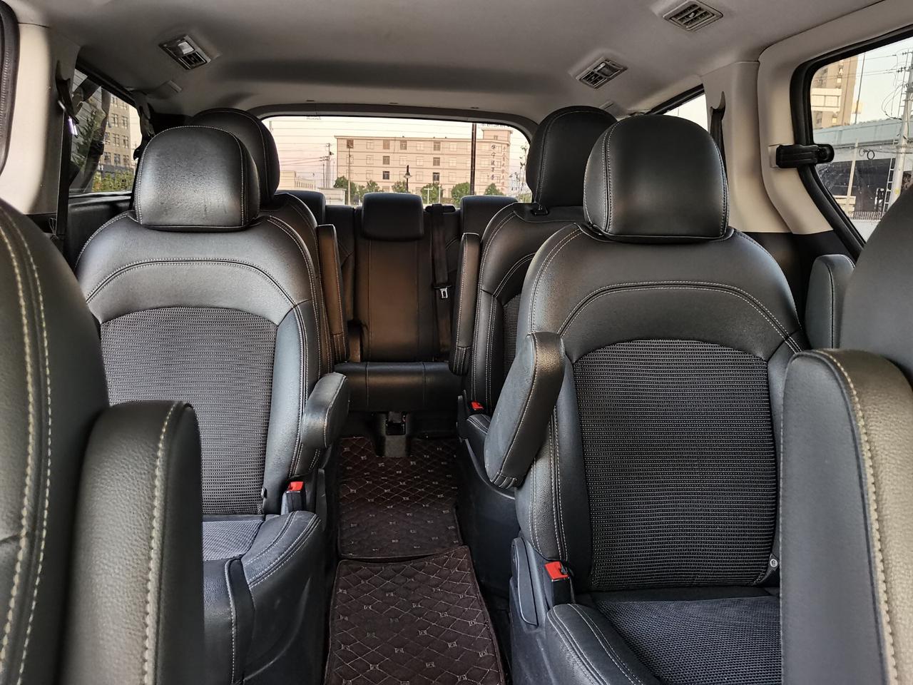 上汽大通g10柴油19t蓝牌9座