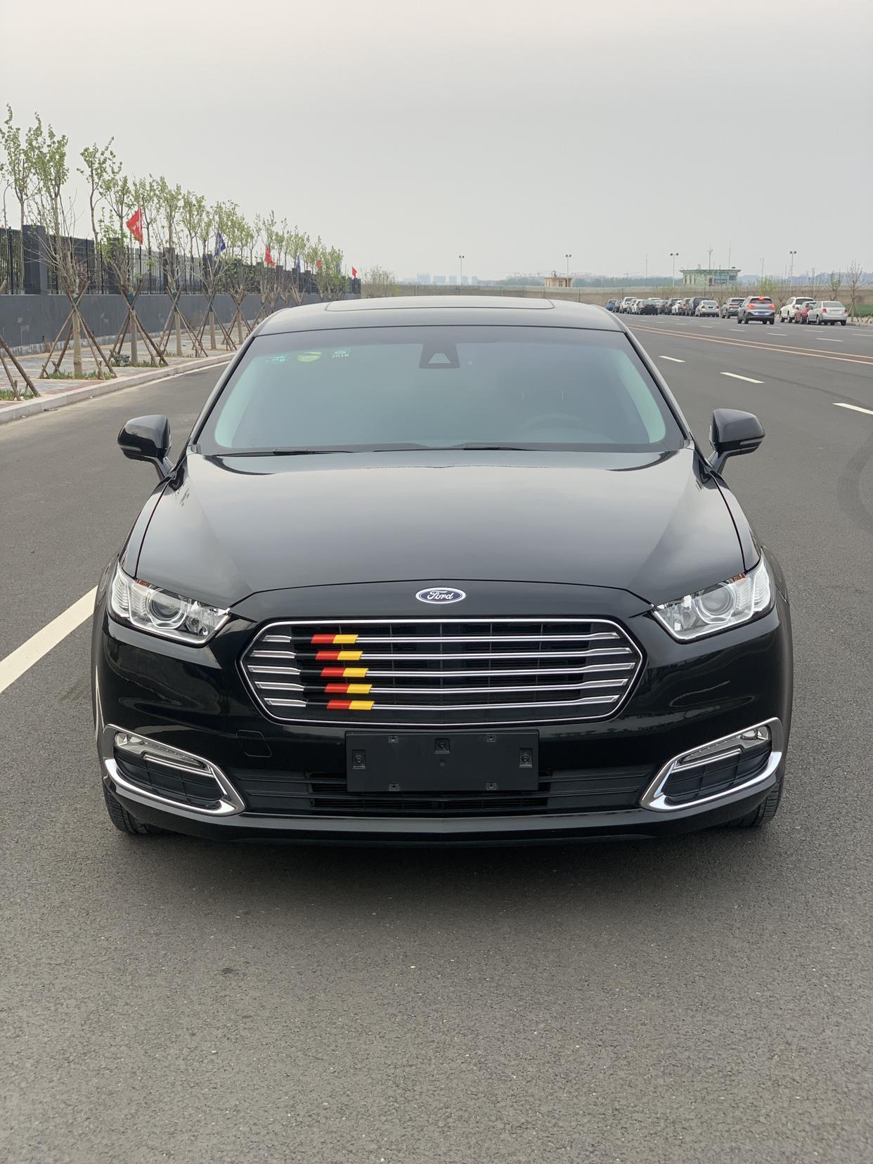 福特金牛座b77级轿车