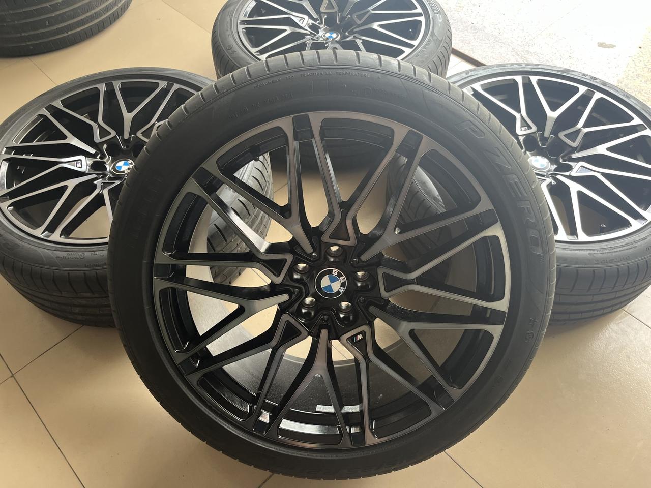 宝马x6m轮毂闲置