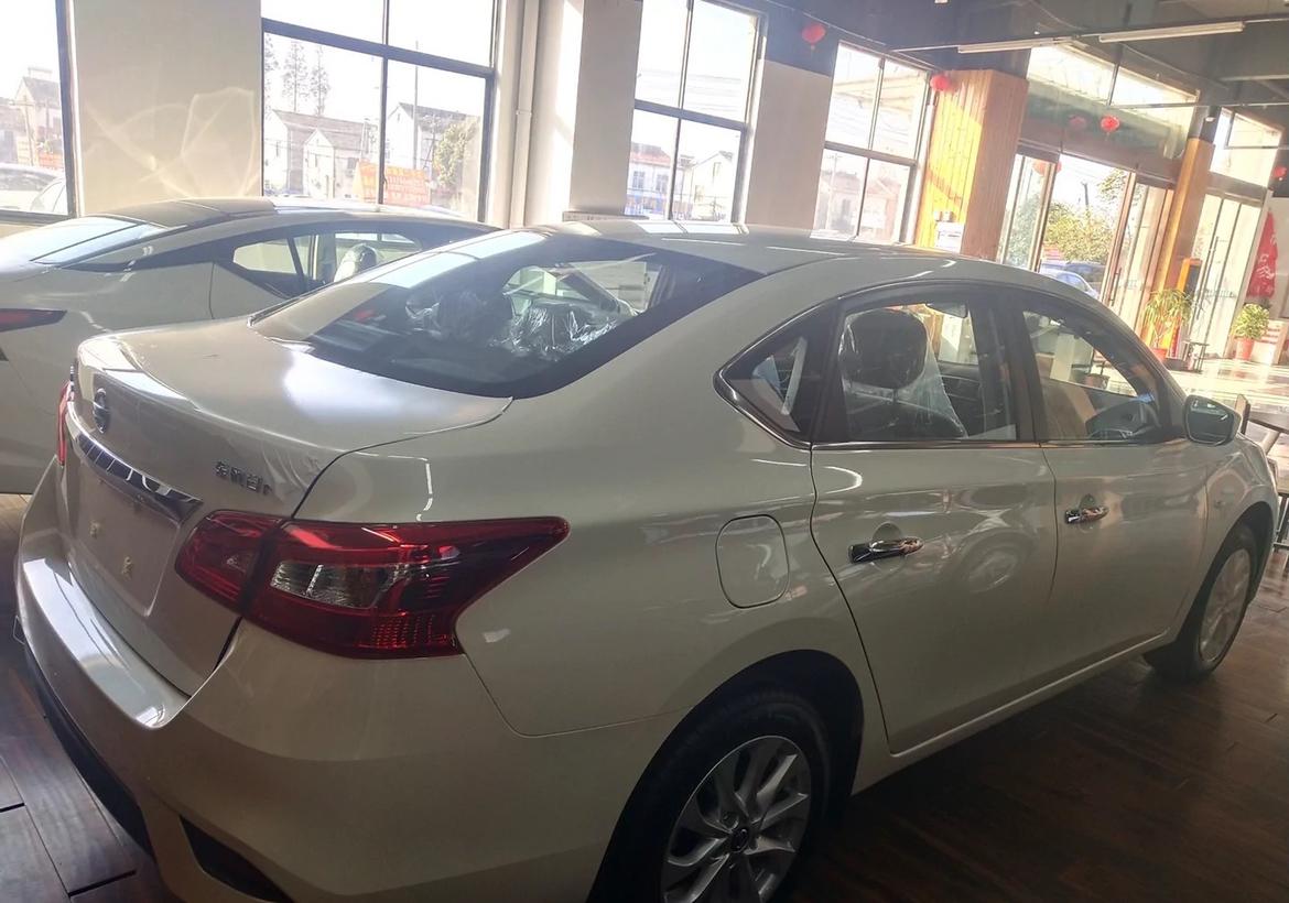 轩逸经典优惠26000赠送珍珠白