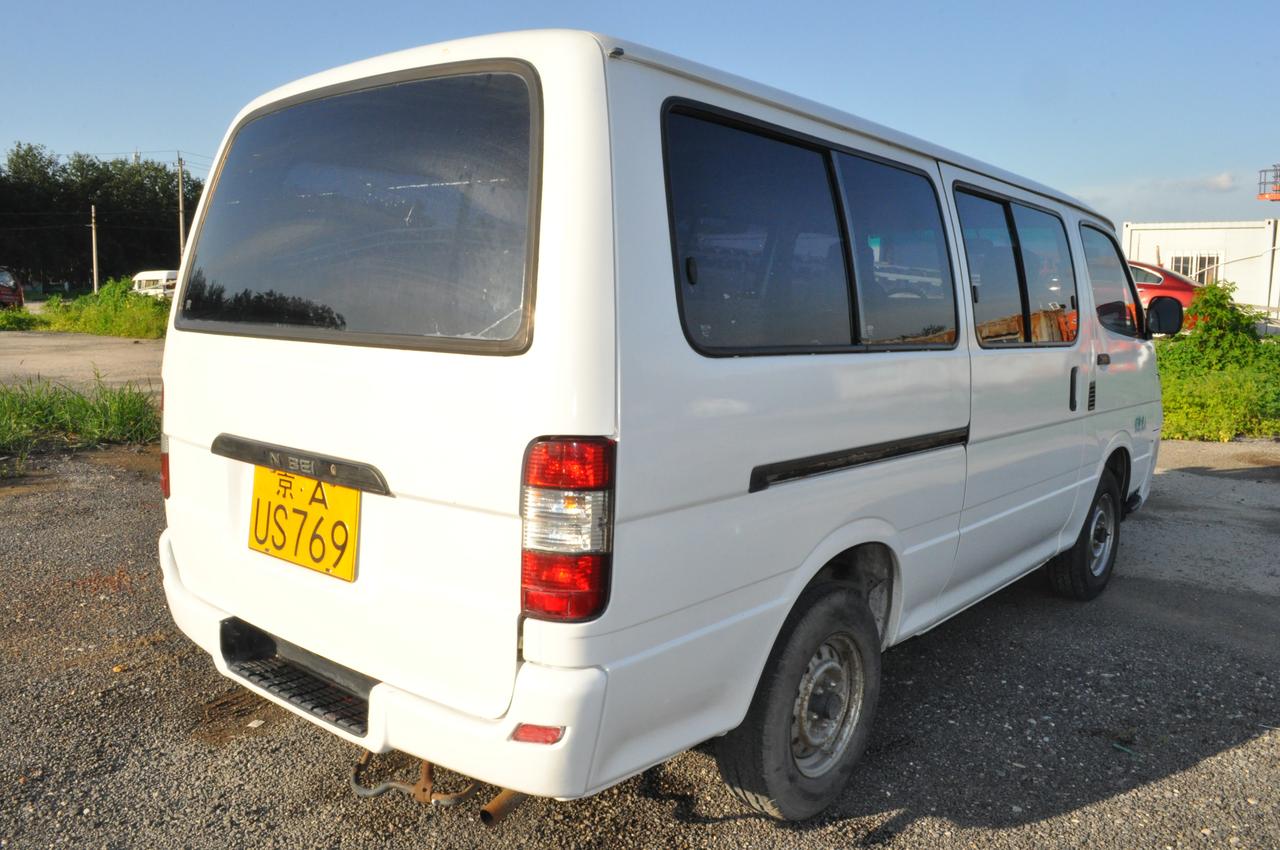 京户,中型客车,12年3月,金杯 海狮,2.0手动,漆面95