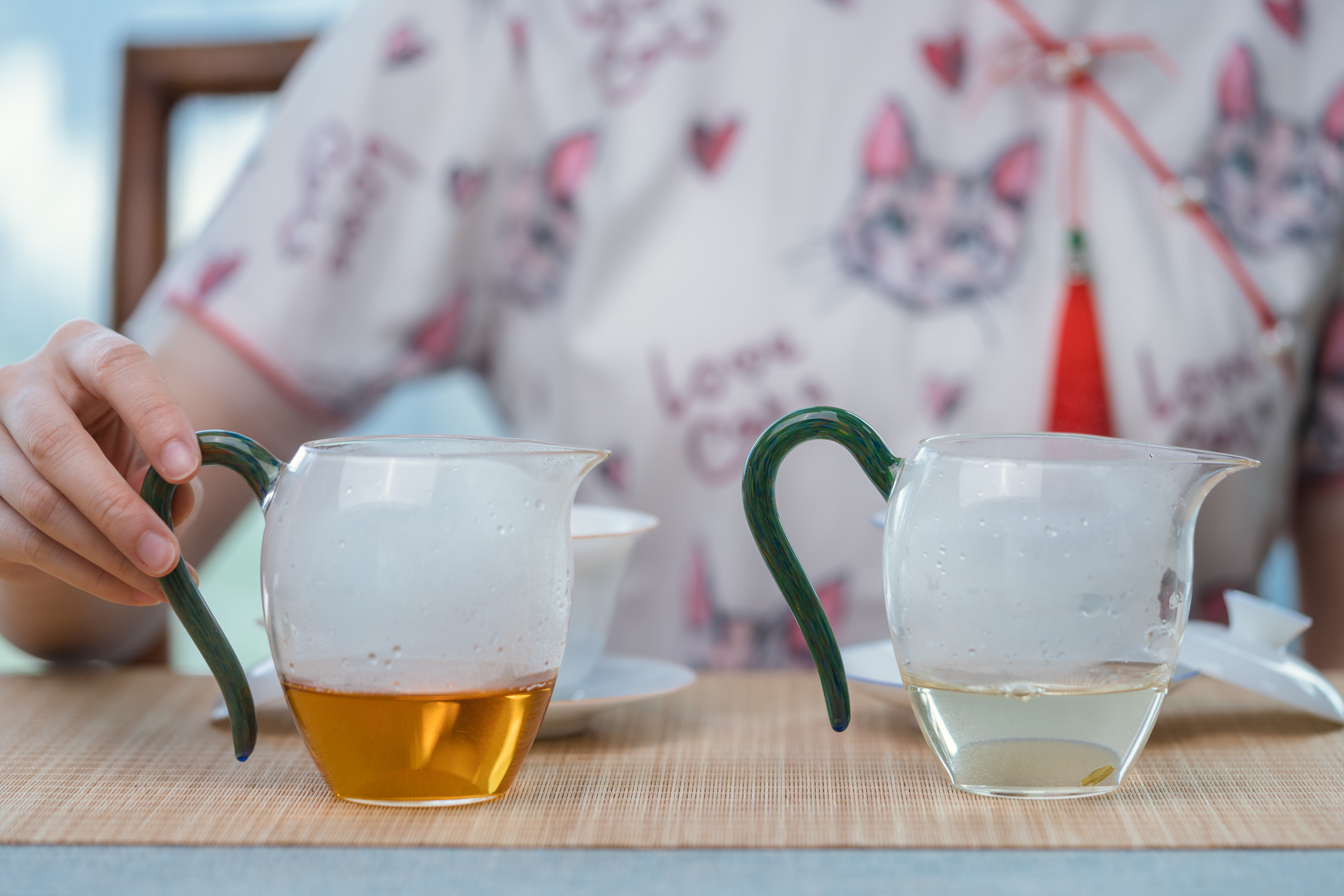 小喜年-同一品种的茶叶制成的红茶和绿茶，哪个更耐泡？