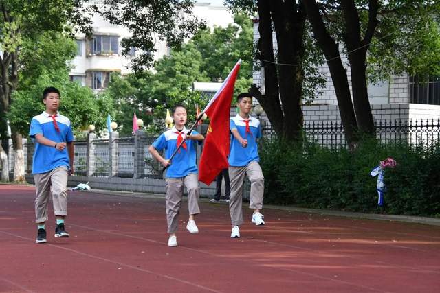 童心向党，我是红色基因传承人——记七年级欢庆六一、八年级离队建团仪式暨十四岁集体生日