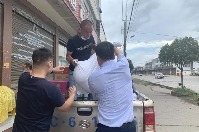 “疫”显温情！湘潭天易农商银行姜畲支行为抗疫一线送去慰问物资