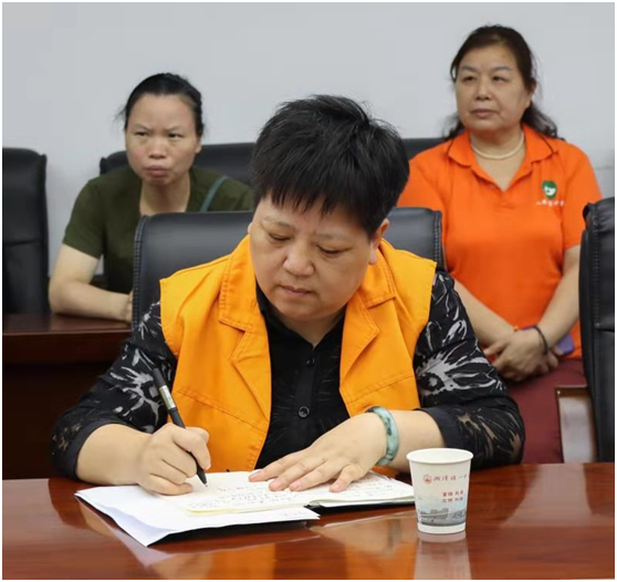“一张纸•一滴水公益助学行动”在湘潭县一中启动