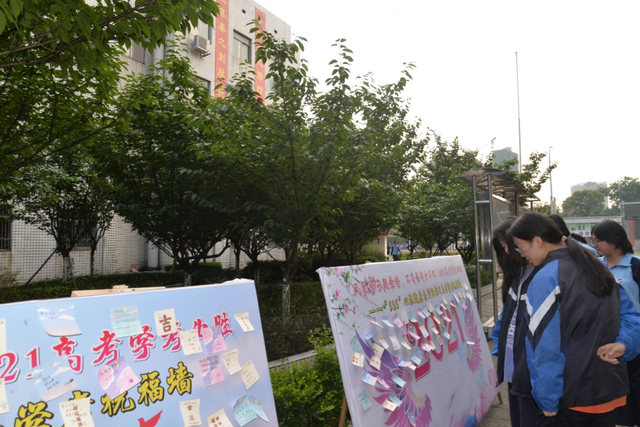 拥抱阳光，守护成长 湘潭凤凰中学开展“525”心理健康教育系列活动