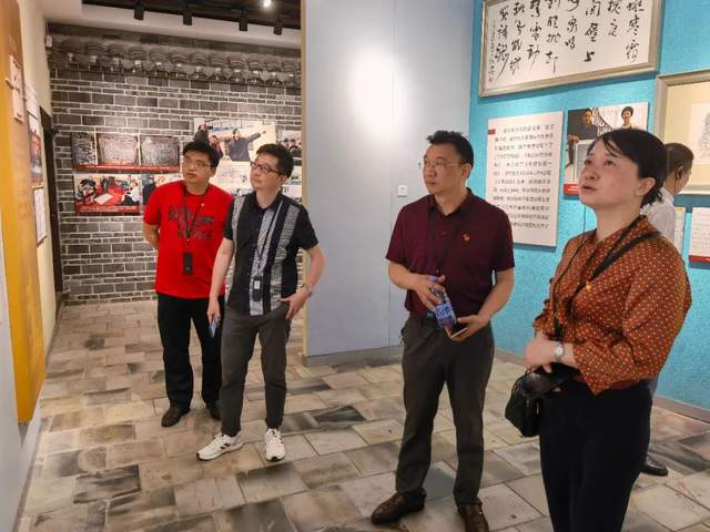 学史崇德 百年寻根 不忘初心 ——湘潭市二中理论中心组学习