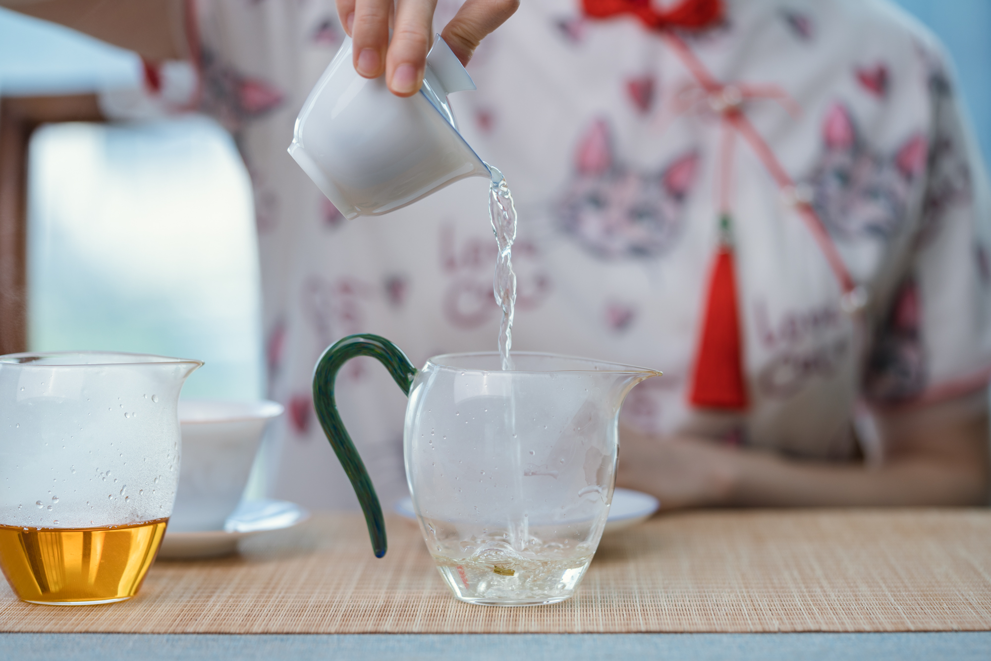 小喜年-同一品种的茶叶制成的红茶和绿茶，哪个更耐泡？