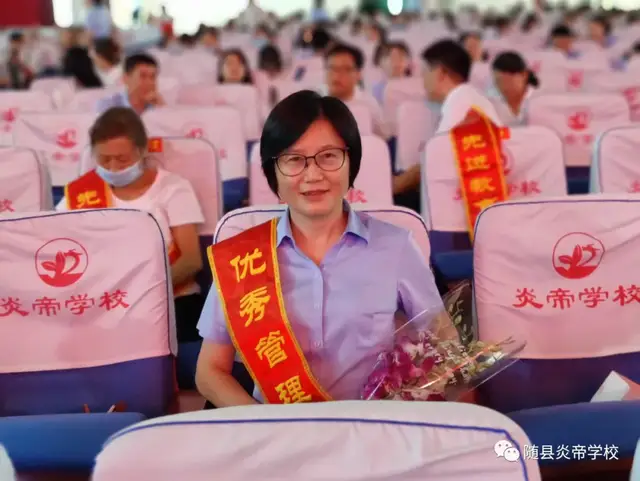 随县炎帝学校举行教师节庆祝活动炎帝学校,教师节礼赞