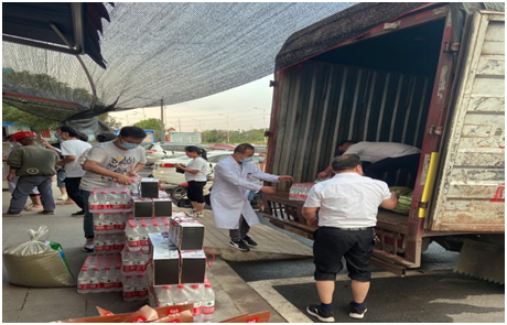 爱心企业到易俗河镇卫生院梅林桥分院慰问一线医务工作人员