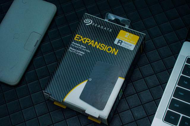 前几天数据丢失，我怕了。赶紧入手了希捷新睿翼移动硬盘