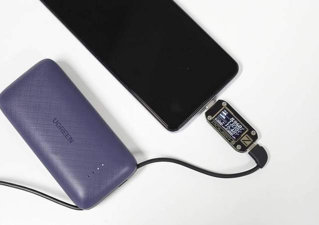 20W双向快充，iPhone绝佳搭档：绿联双带线快充充电宝评测