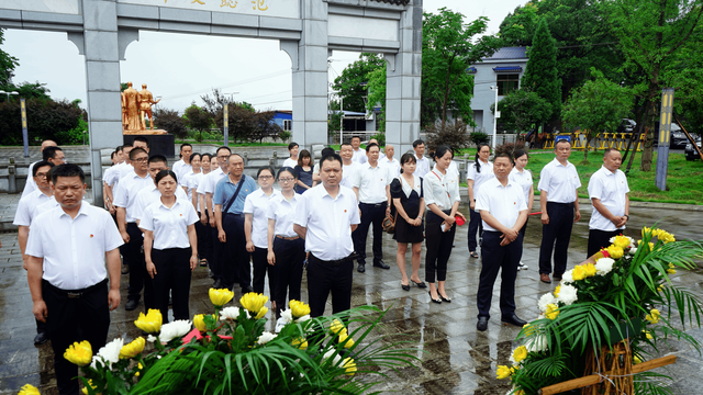 中路铺片区卫生院组织开展新党员入党宣誓暨老党员重温入党誓词活动